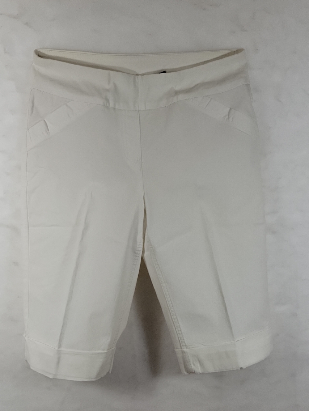 Westbound Women's White Burmuda Shorts Size 8